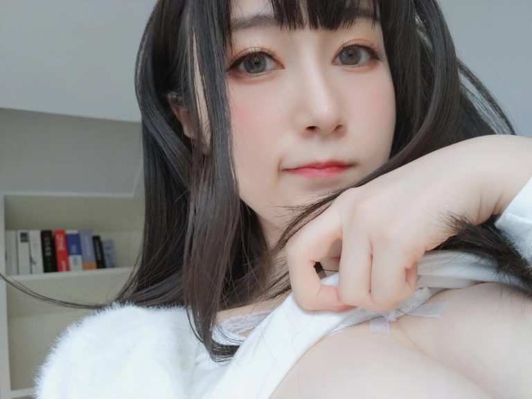 白银81《自撮り Vol.47（動画入り）》主题写真：121张全套美图，含3个视频