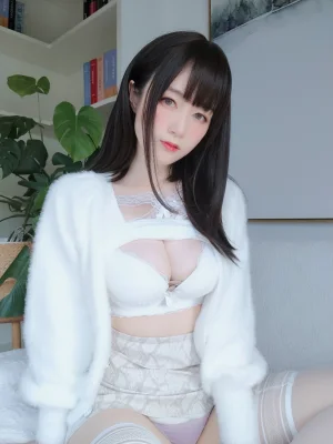 白银81《自撮り Vol.47（動画入り）》主题写真：121张全套美图，含3个视频