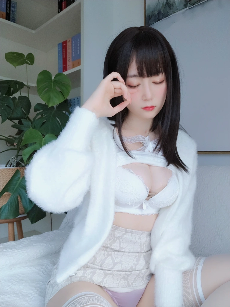 白银81《自撮り Vol.47（動画入り）》主题写真：121张全套美图，含3个视频
