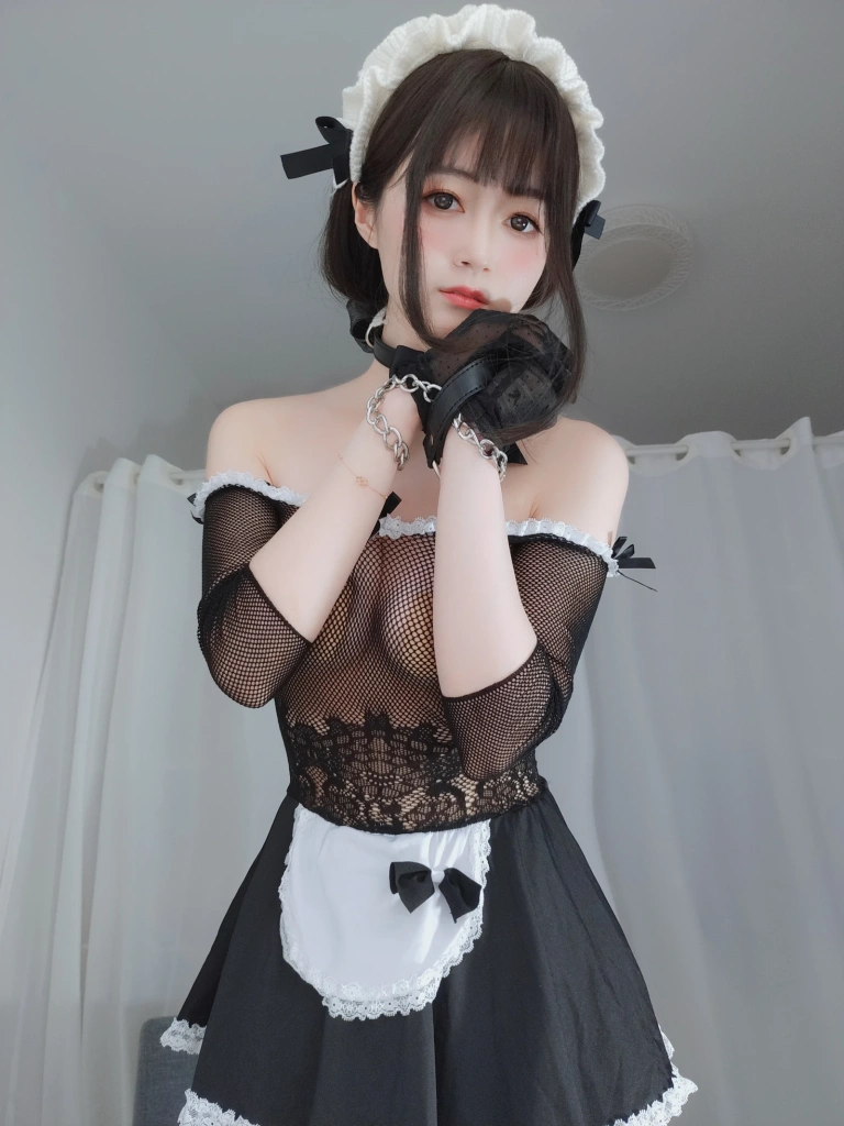 白银81《女仆》主题写真：92张全套美图，含2个视频