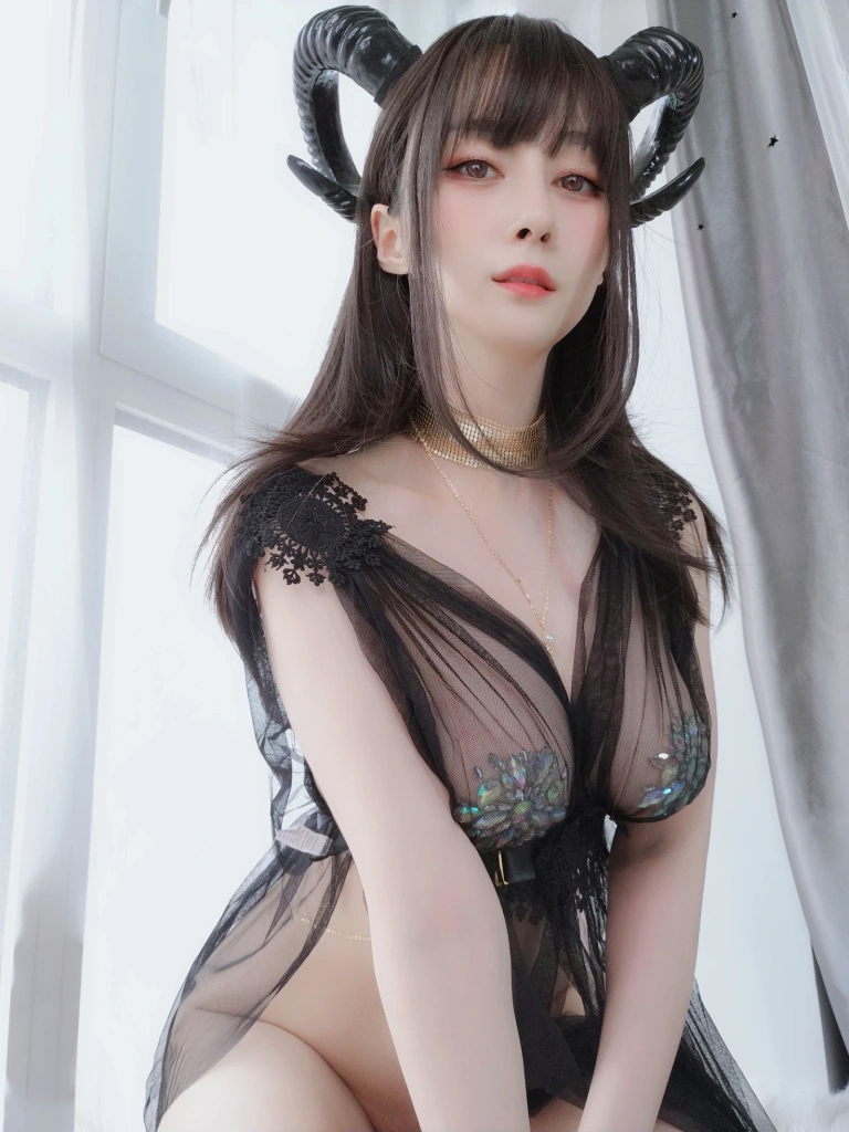 白银81《黑精灵》主题写真：73张全套美图，含3个视频