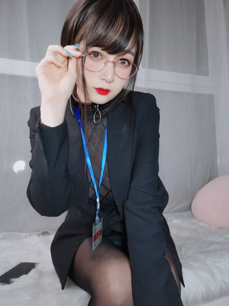 白银81《自撮り vol.57 黑丝情趣》主题写真：145张全套美图，含8个视频