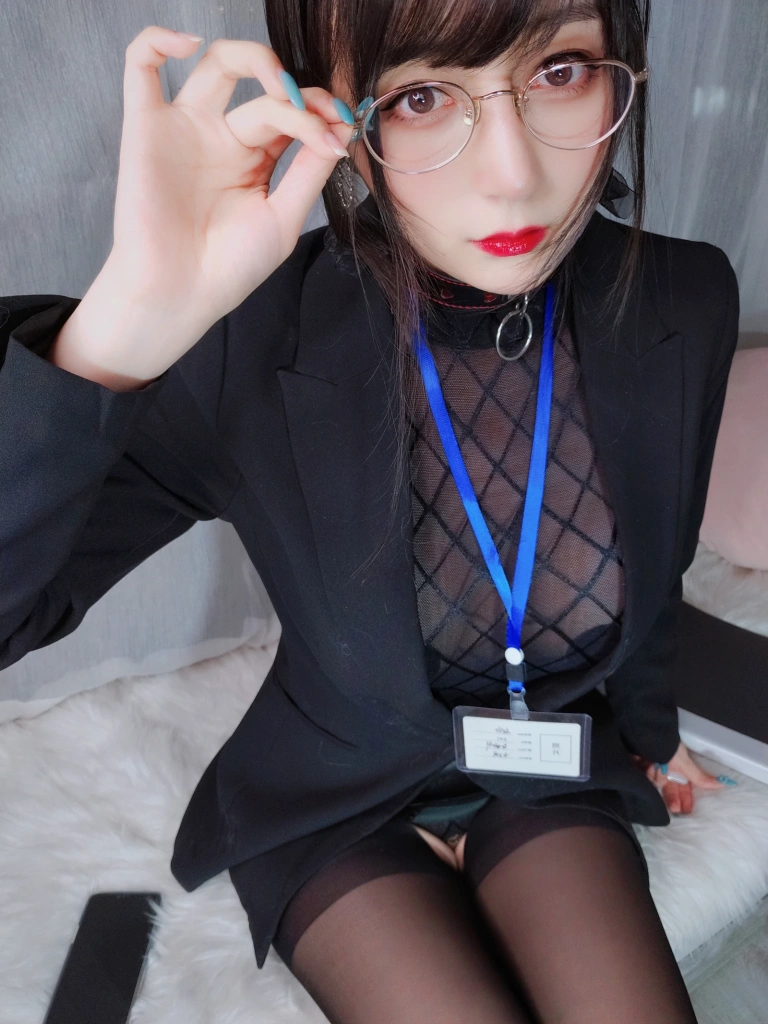 白银81《自撮り vol.57 黑丝情趣》主题写真：145张全套美图，含8个视频