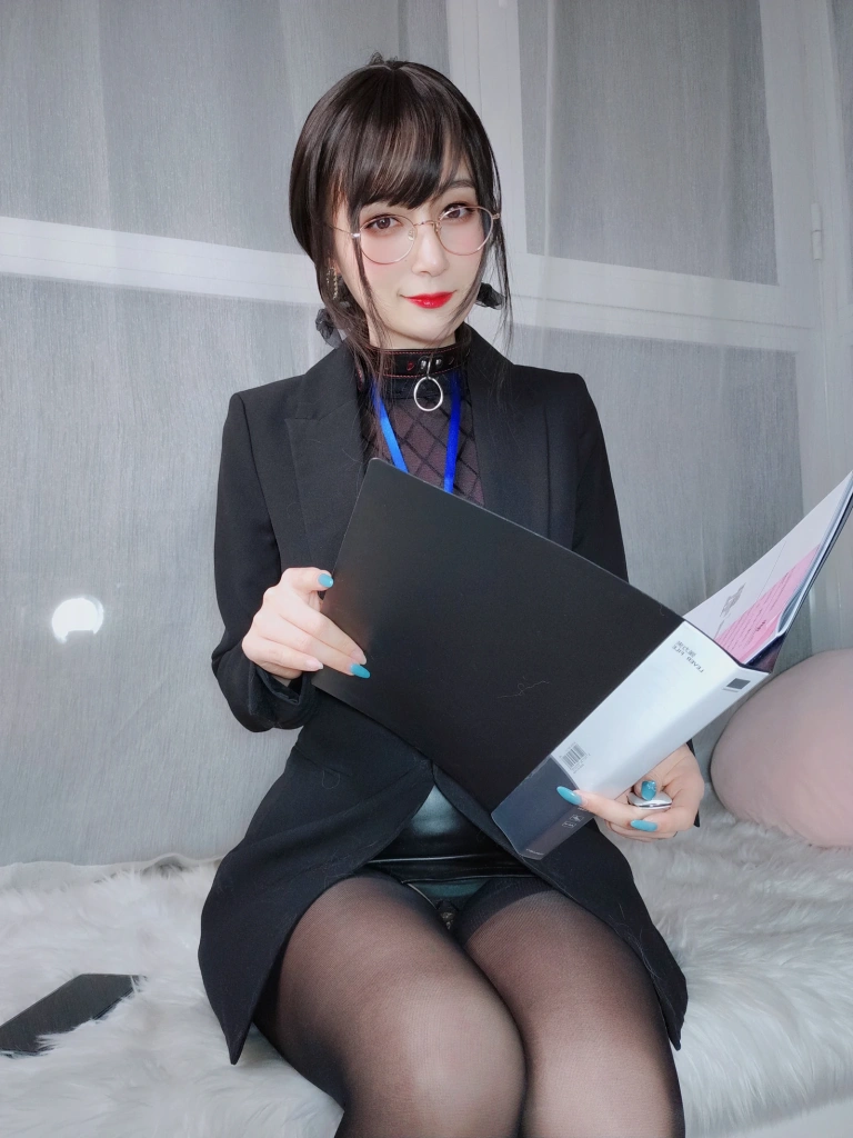 白银81《自撮り vol.57 黑丝情趣》主题写真：145张全套美图，含8个视频