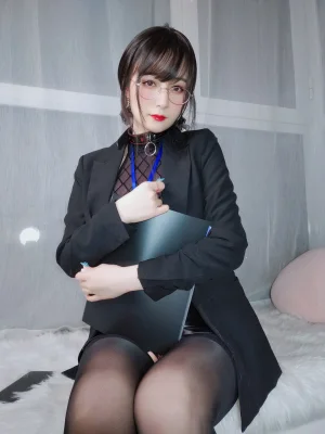 白银81《自撮り vol.57 黑丝情趣》主题写真：145张全套美图，含8个视频