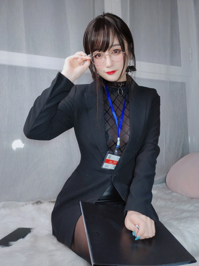 白银81《自撮り vol.57 黑丝情趣》主题写真：145张全套美图，含8个视频