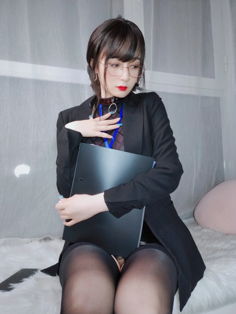 白银81《自撮り vol.57 黑丝情趣》主题写真：145张全套美图，含8个视频