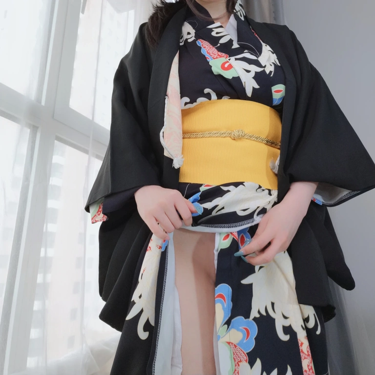 白银81《和服下的秘密》主题写真：64张全套美图，含2个视频