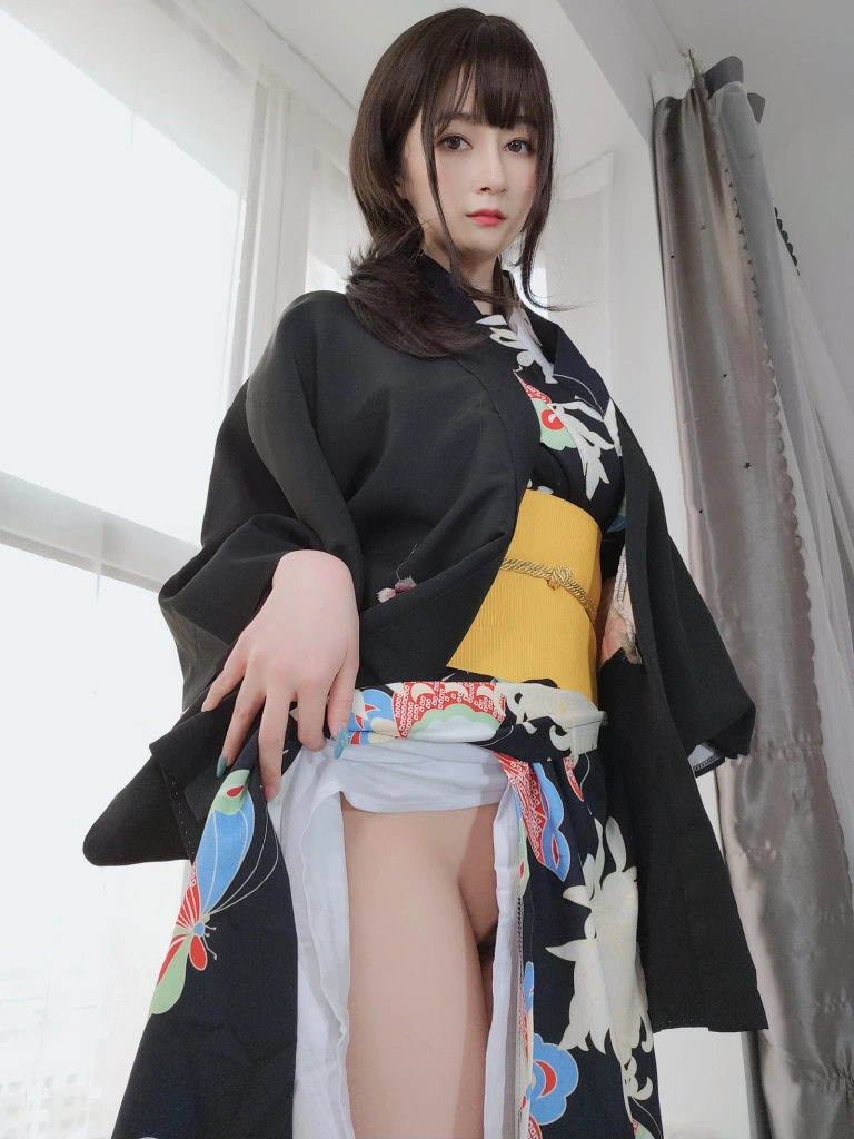 白银81《和服下的秘密》主题写真：64张全套美图，含2个视频