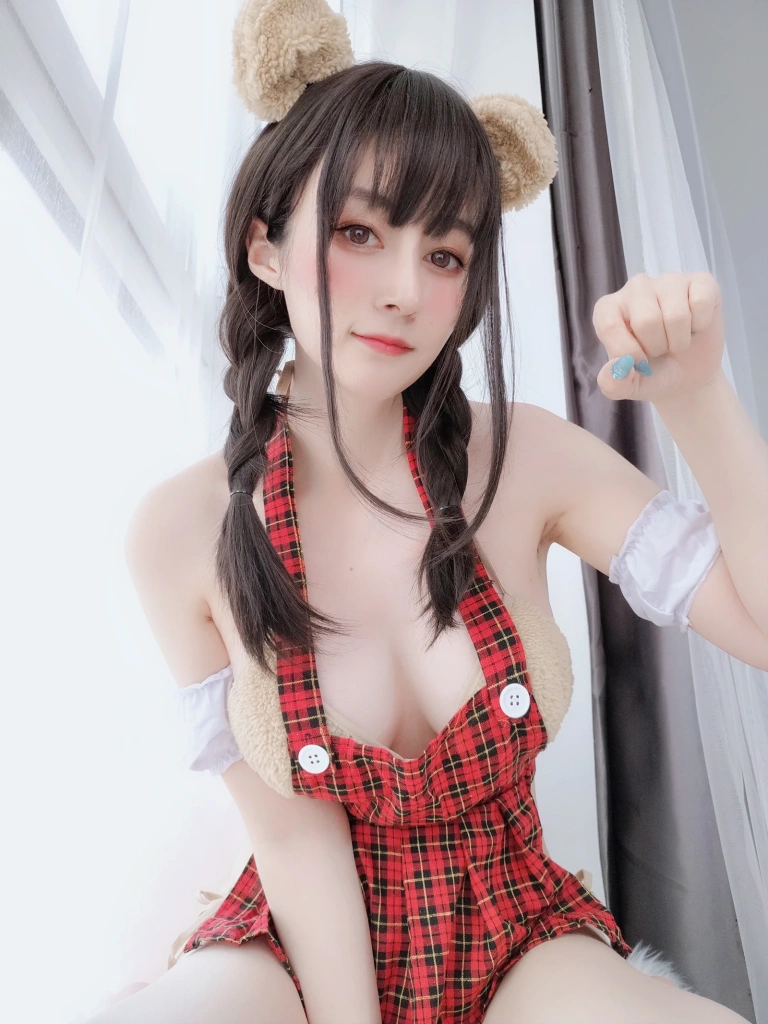 白银81《可爱的熊》主题写真：56张全套美图，含5个视频