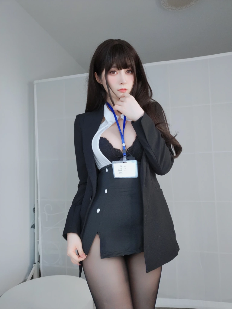 白银81《自撮り Vol.62（動画入り）黑丝OL》主题写真：169张全套美图，含6个视频