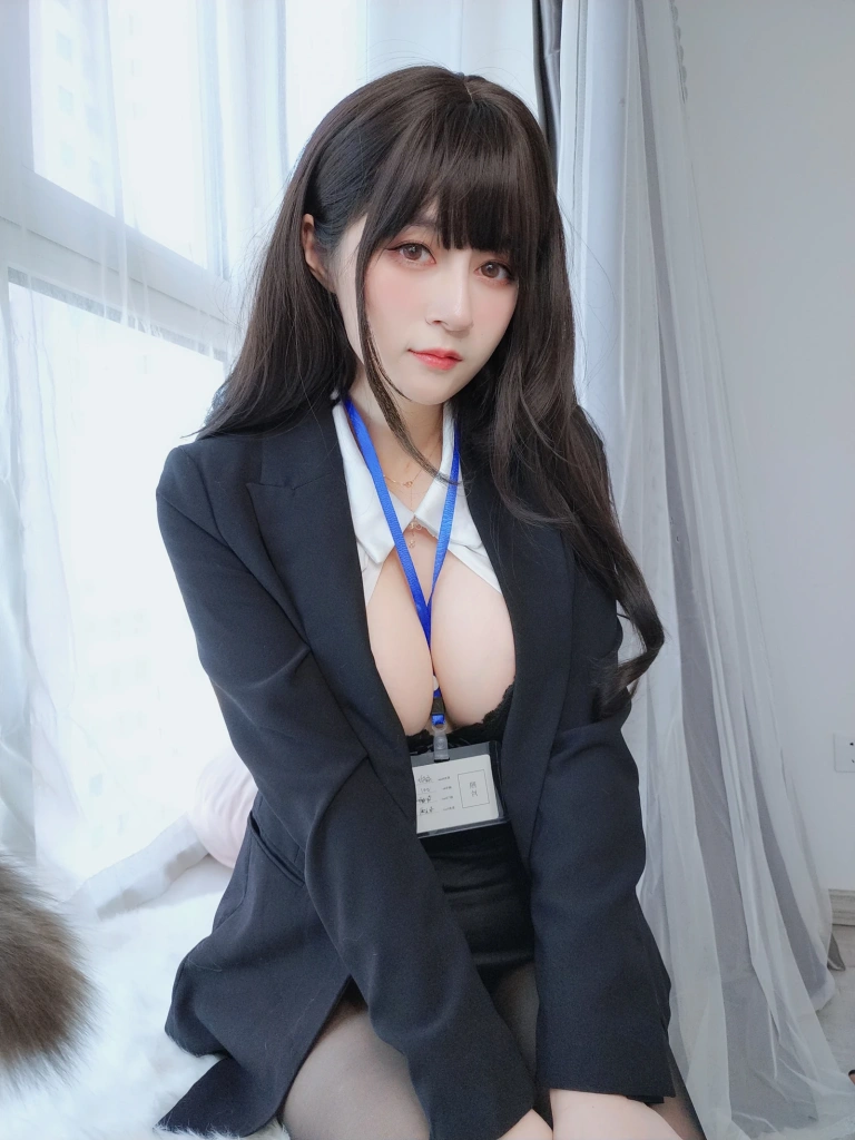 白银81《自撮り Vol.62（動画入り）黑丝OL》主题写真：169张全套美图，含6个视频