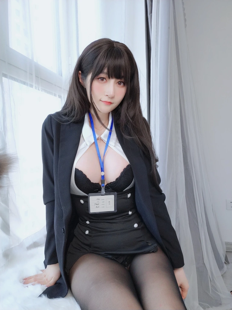 白银81《自撮り Vol.62（動画入り）黑丝OL》主题写真：169张全套美图，含6个视频
