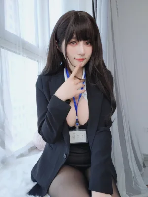 白银81《自撮り Vol.62（動画入り）黑丝OL》主题写真：169张全套美图，含6个视频