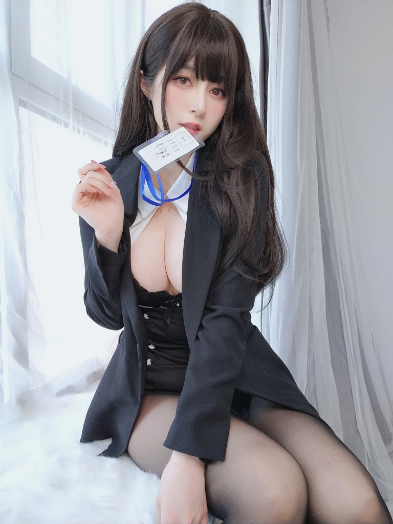 白银81《自撮り Vol.62（動画入り）黑丝OL》主题写真：169张全套美图，含6个视频