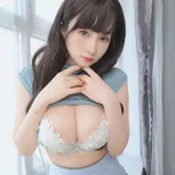 白银81《巨乳の後輩》主题写真：183张全套美图，含7个视频