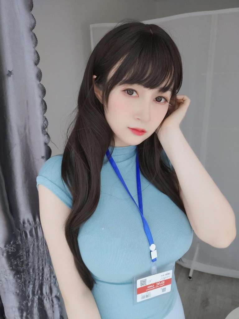 白银81《巨乳の後輩》主题写真：183张全套美图，含7个视频