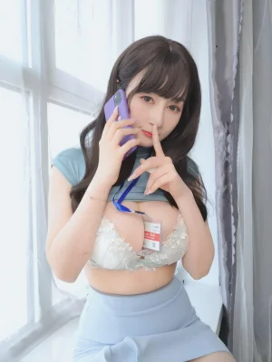 白银81《巨乳の後輩》主题写真：183张全套美图，含7个视频
