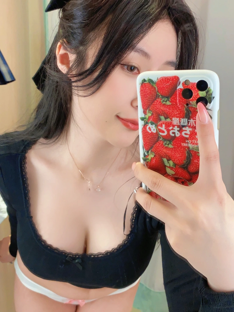 白银81《Fantia 2023年09月会员合集（25期）》主题写真：265张全套美图，含12个视频