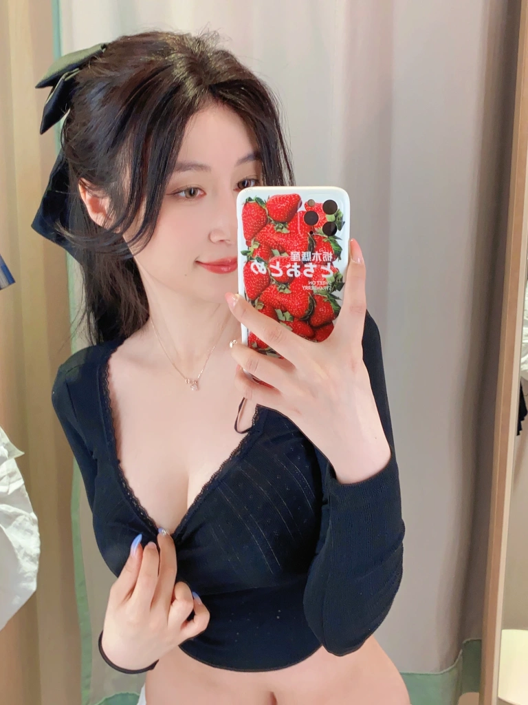 白银81《Fantia 2023年09月会员合集（25期）》主题写真：265张全套美图，含12个视频