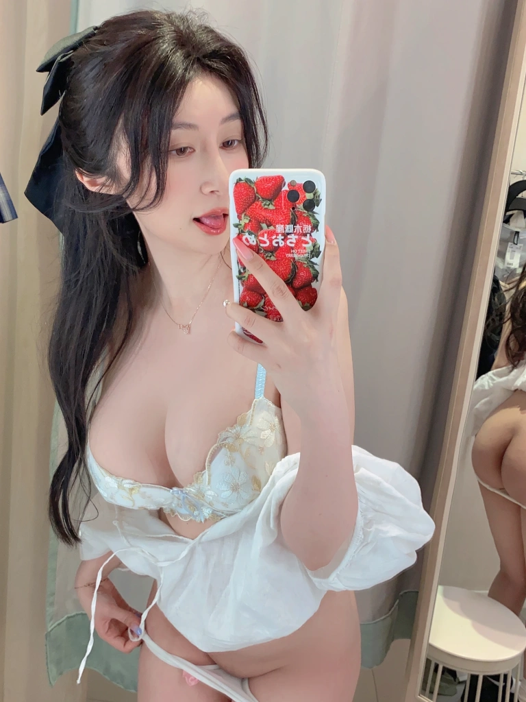 白银81《Fantia 2023年09月会员合集（25期）》主题写真：265张全套美图，含12个视频