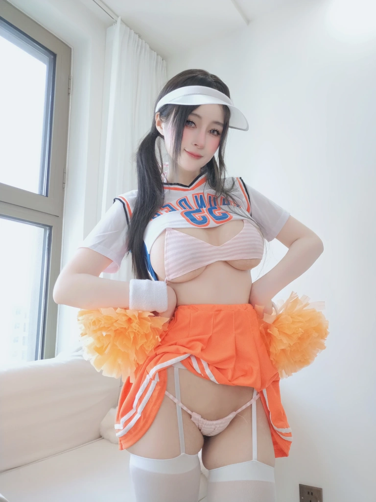 白银81《自摄Vol.94 啦啦队》主题写真：106张全套美图，含4个视频