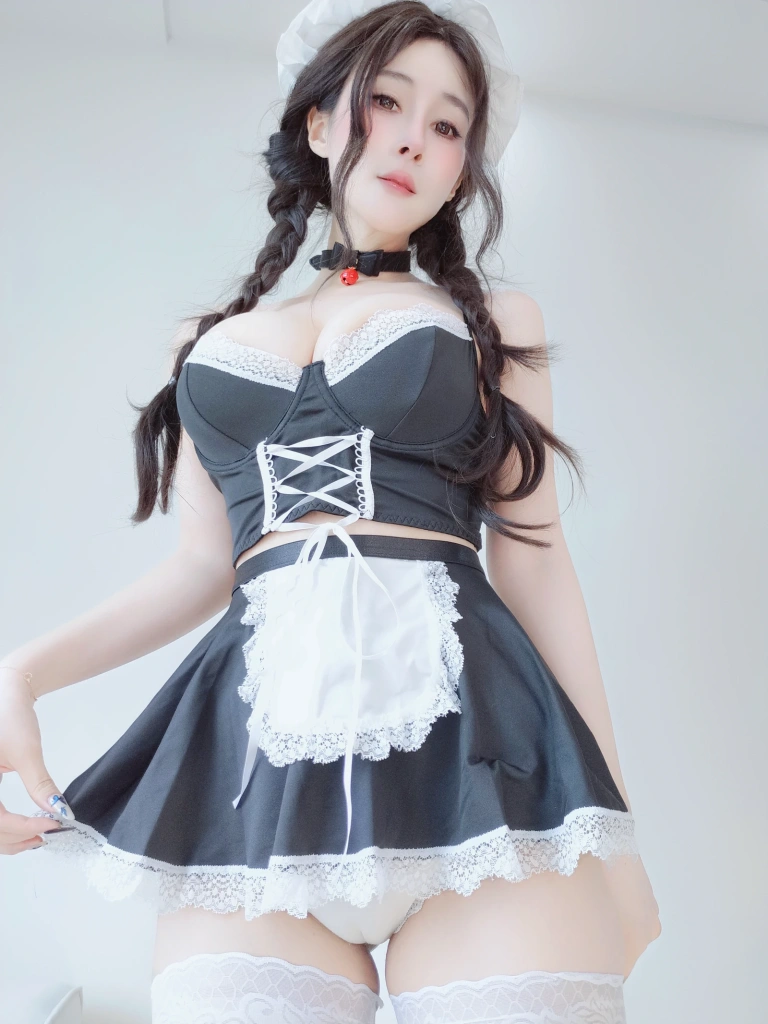 白银81《自摄Vol.97 白丝女仆》主题写真：77张全套美图，含5个视频