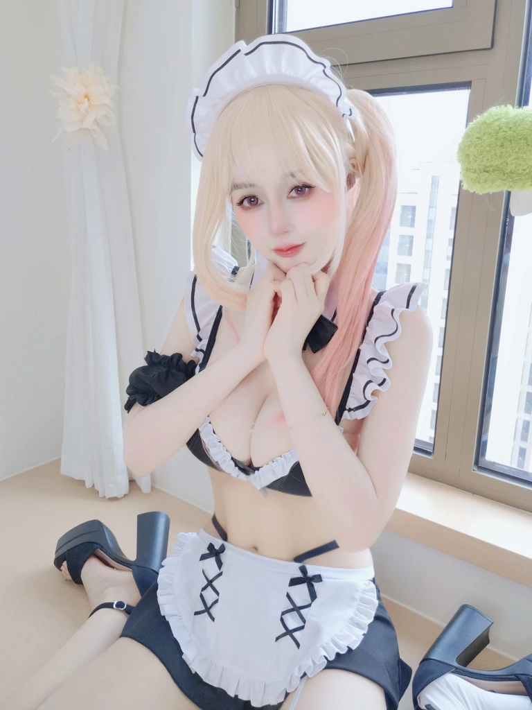 白银81《Fantia 2025年12月会员合集》主题写真：144张全套美图，含1个视频