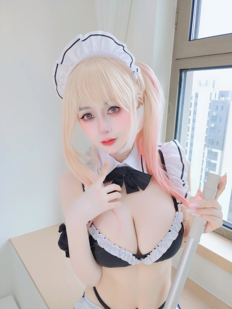 白银81《Fantia 2025年12月会员合集》主题写真：144张全套美图，含1个视频