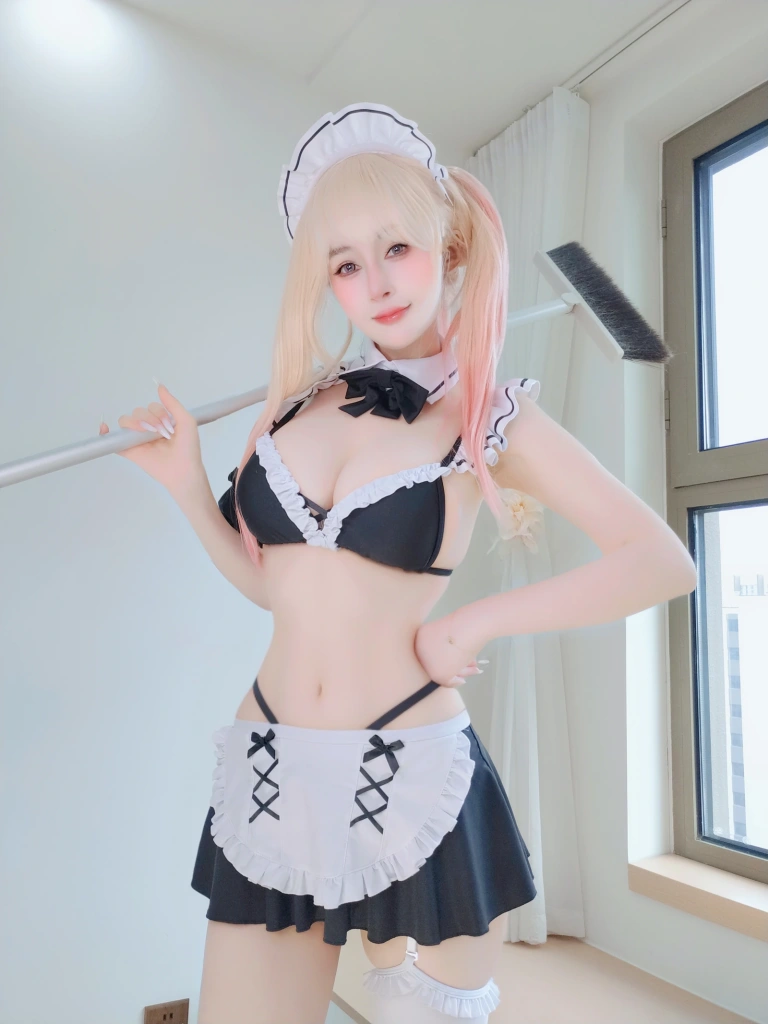 白银81《Fantia 2025年12月会员合集》主题写真：144张全套美图，含1个视频