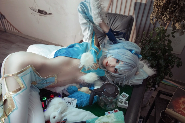 艾西Aiwest《PA-15 芙洛伦跃雪逢春》主题写真：21张全套美图