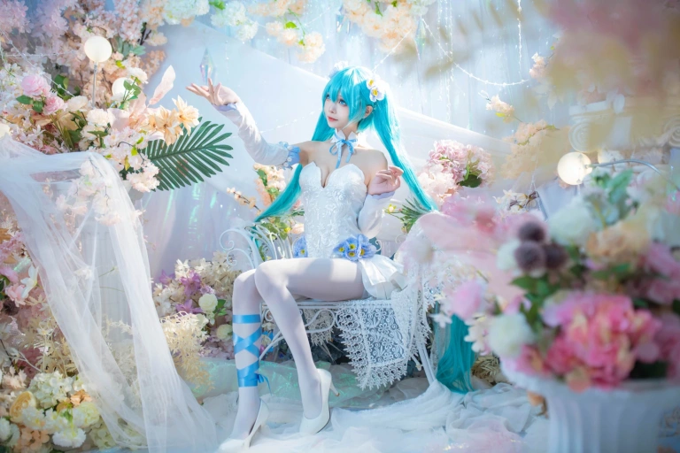 艾西Aiwest《初音 粉蝶花》主题写真：42张全套美图