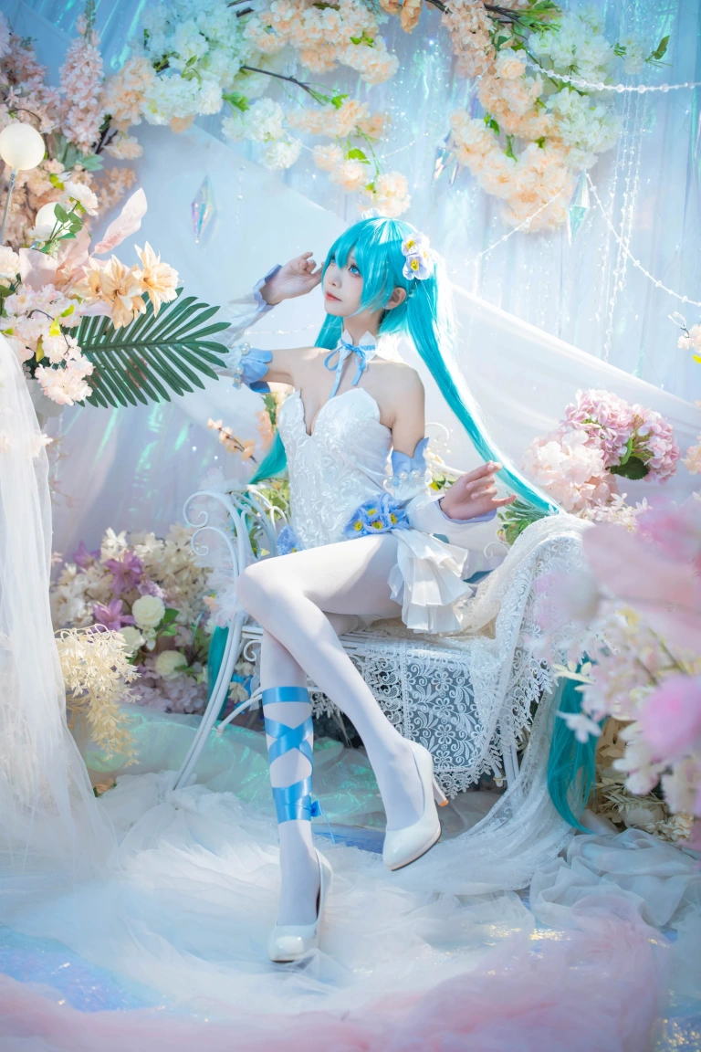 艾西Aiwest《初音 粉蝶花》主题写真：42张全套美图