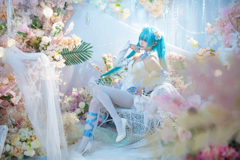 艾西Aiwest《初音 粉蝶花》主题写真：42张全套美图