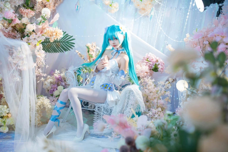 艾西Aiwest《初音 粉蝶花》主题写真：42张全套美图