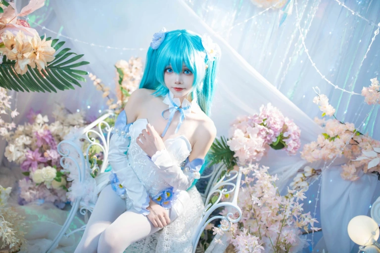 艾西Aiwest《初音 粉蝶花》主题写真：42张全套美图