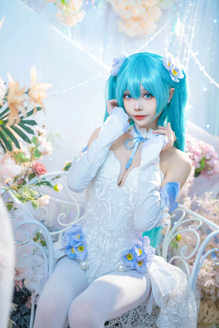 艾西Aiwest《初音 粉蝶花》主题写真：42张全套美图