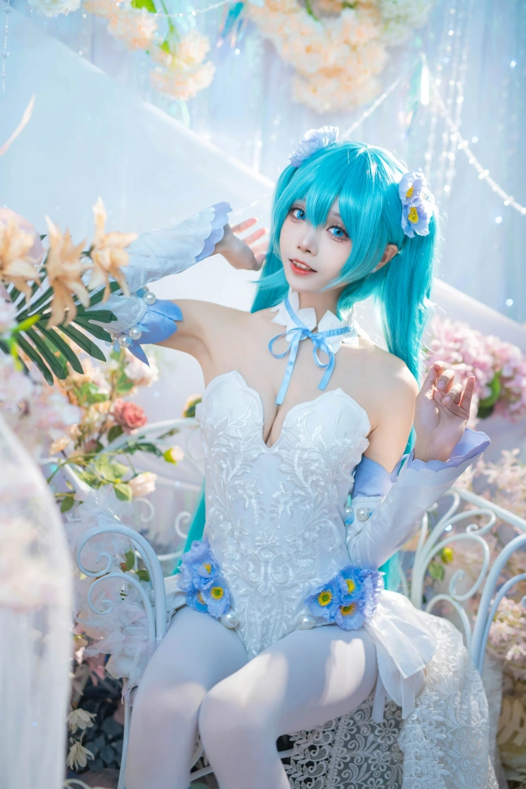 艾西Aiwest《初音 粉蝶花》主题写真：42张全套美图