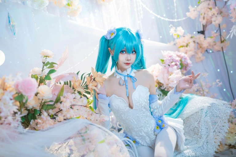 艾西Aiwest《初音 粉蝶花》主题写真：42张全套美图