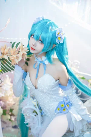 艾西Aiwest《初音 粉蝶花》主题写真：42张全套美图