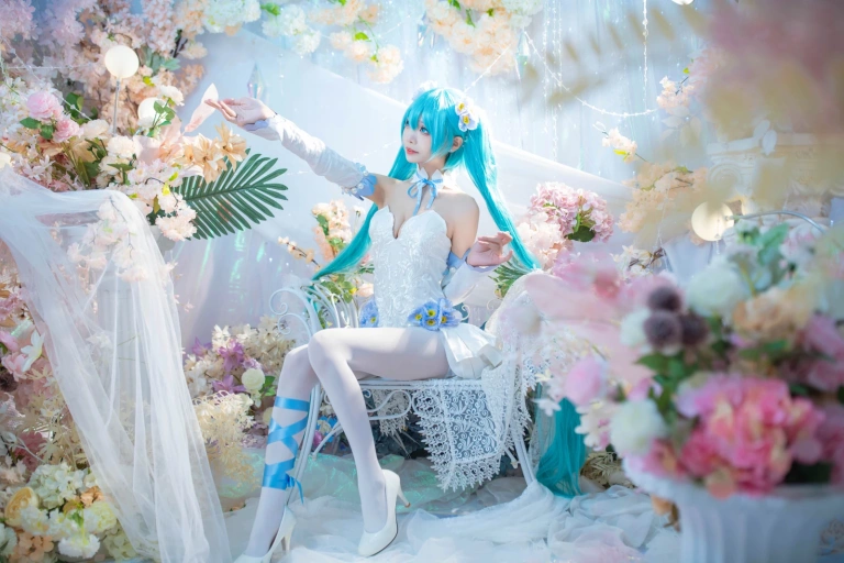 艾西Aiwest《初音 粉蝶花》主题写真：42张全套美图
