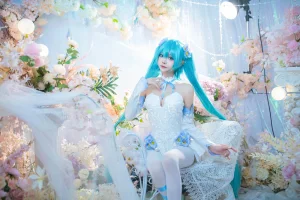 艾西Aiwest《初音 粉蝶花》主题写真：42张全套美图