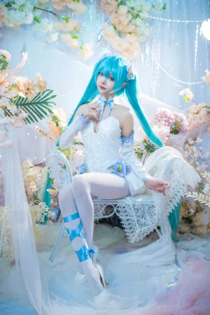 艾西Aiwest《初音 粉蝶花》主题写真：42张全套美图