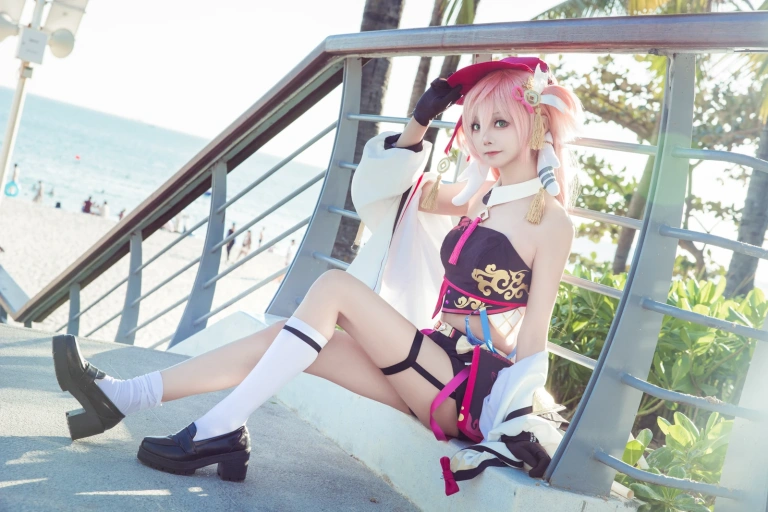艾西Aiwest《原神烟绯 花鸟与情》主题写真：29张全套美图