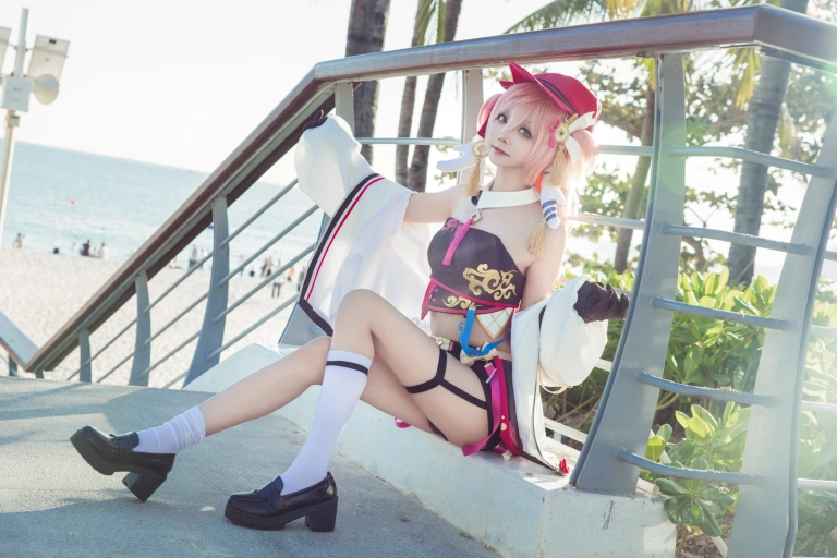 艾西Aiwest《原神烟绯 花鸟与情》主题写真：29张全套美图