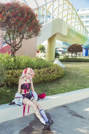 艾西Aiwest《原神烟绯 花鸟与情》主题写真：29张全套美图