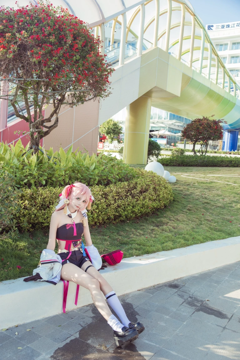 艾西Aiwest《原神烟绯 花鸟与情》主题写真：29张全套美图