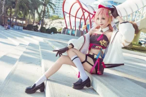 艾西Aiwest《原神烟绯 花鸟与情》主题写真：29张全套美图