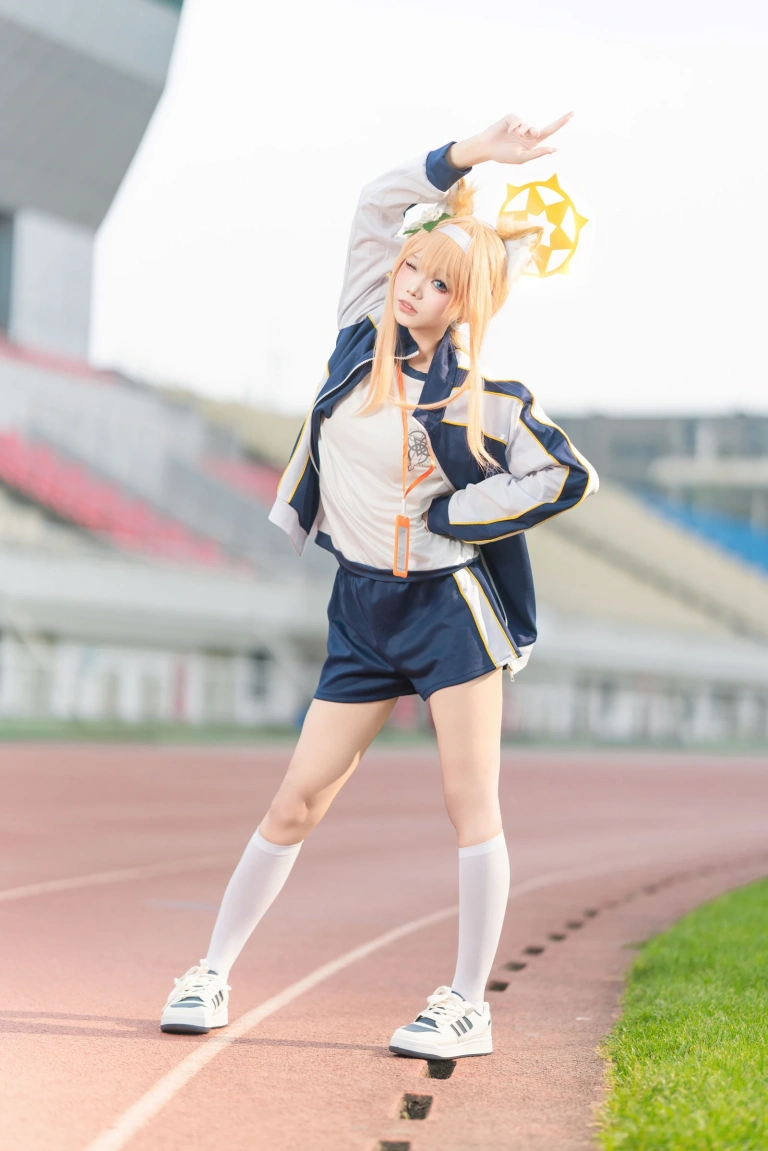 艾西Aiwest《碧蓝档案 伊落玛丽 体操服》主题写真：44张全套美图