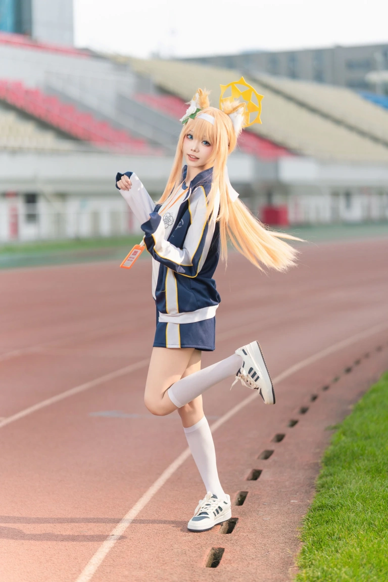 艾西Aiwest《碧蓝档案 伊落玛丽 体操服》主题写真：44张全套美图